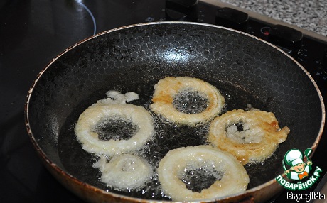 Onion rings in batter