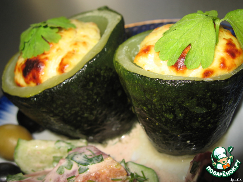 Zucchini stuffed with chicken souffle