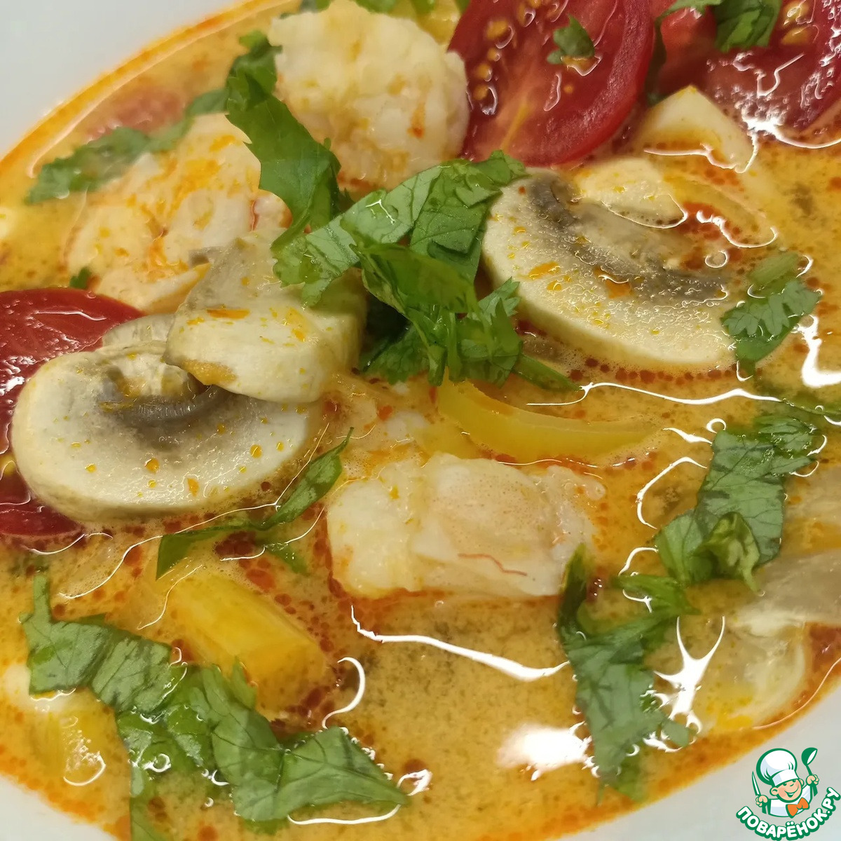 Том ям с креветками и кальмарами