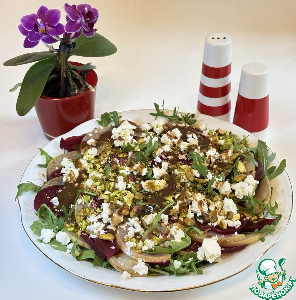 Салат из свеклы и карамелизированной груши