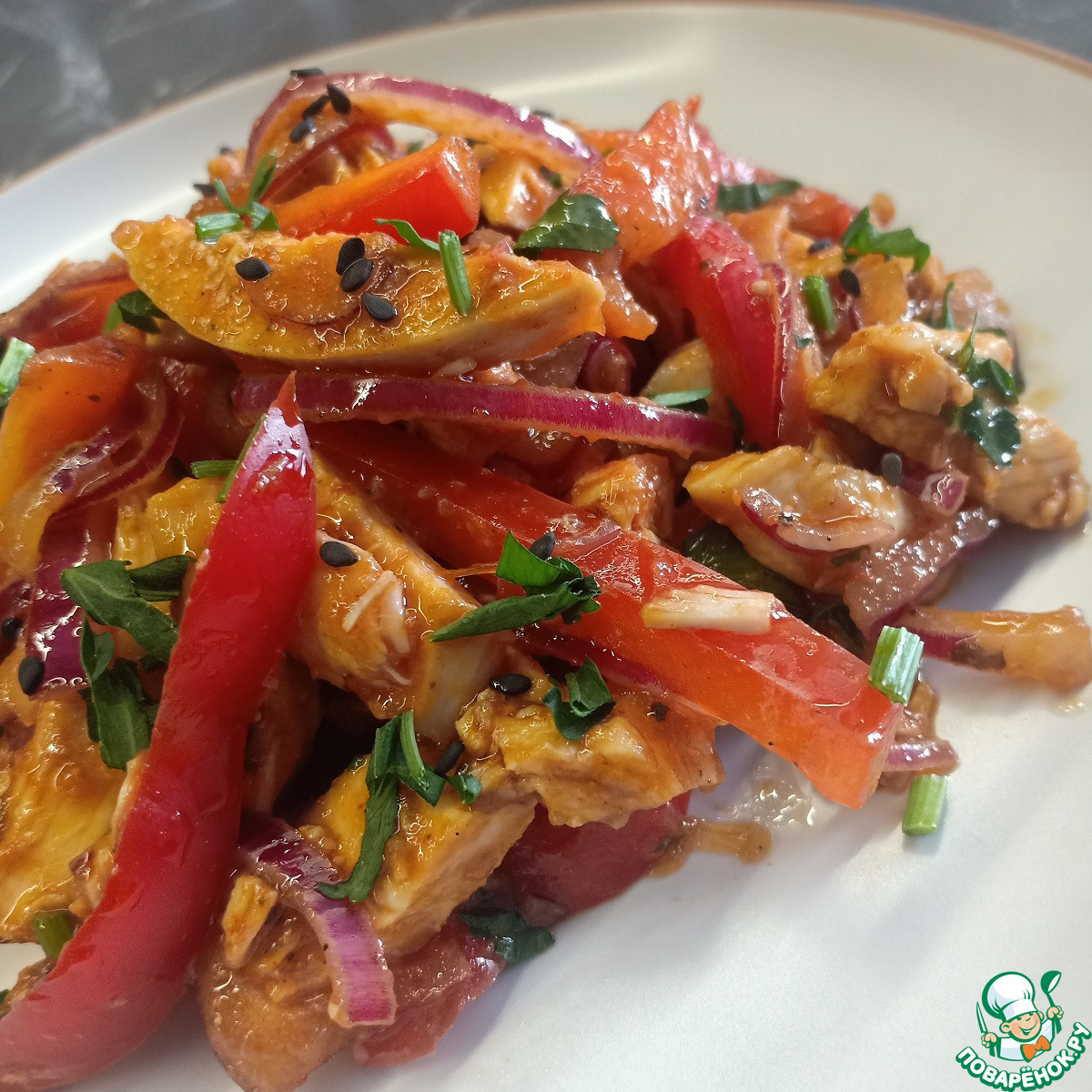 Салат с курицей и болгарским перцем