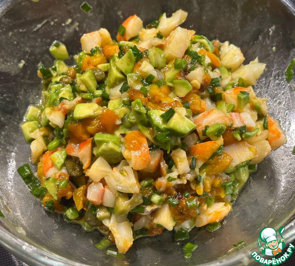 Салат из креветок и авокадо