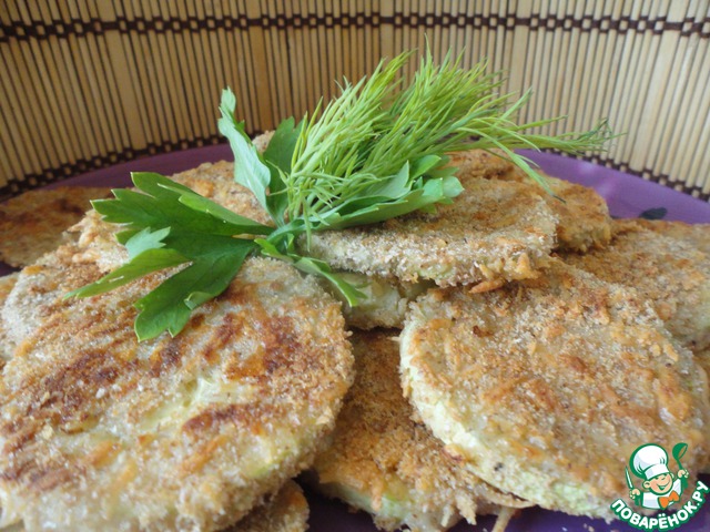 Chips of zucchini in a cheese crust