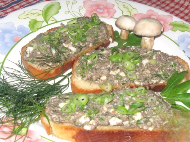 Mushroom caviar with green onions