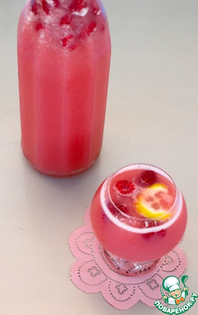 Melon-raspberry-citrus drink 