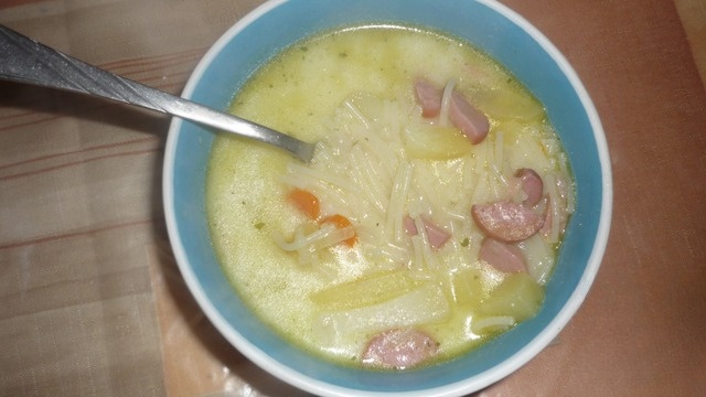 Cheese soup with sausage