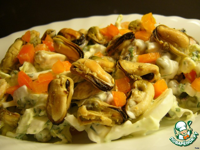 Salad with mussels 
