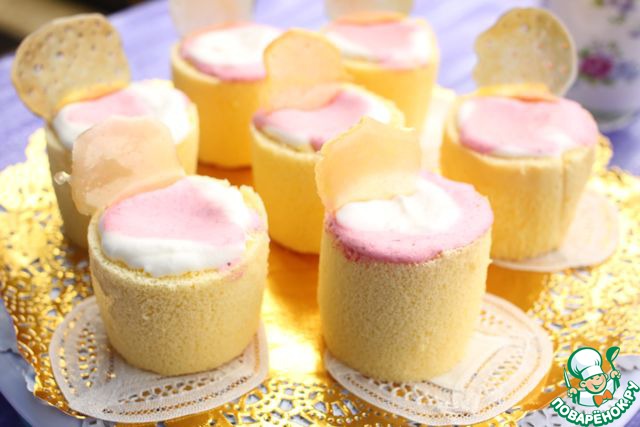 Strawberry cakes in a biscuit Cup