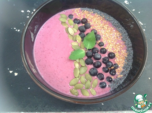 Blueberry smoothie bowl