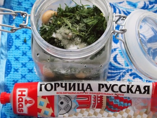 Spicy mushrooms in a mustard marinade