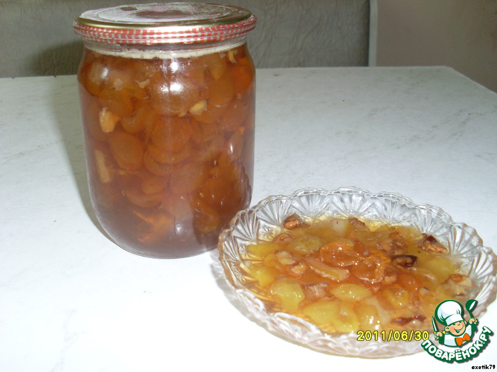 Jam of white cherry with lemon and nuts