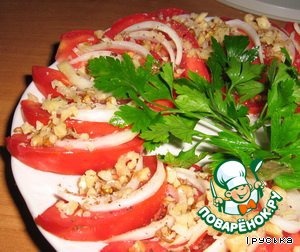Tomato salad with walnuts