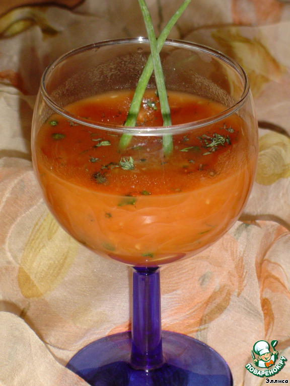 Tomato drink with cucumber