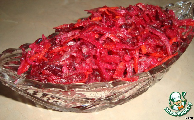 Salad with radish, beets and carrots