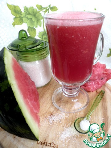 Watermelon cocktail with mint and lemon-balm 