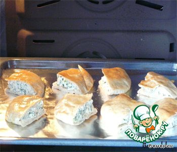 Pita triangles with cheese filling