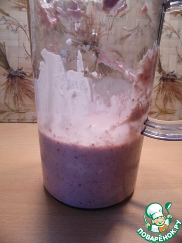 Smoothies with buckwheat and raspberries