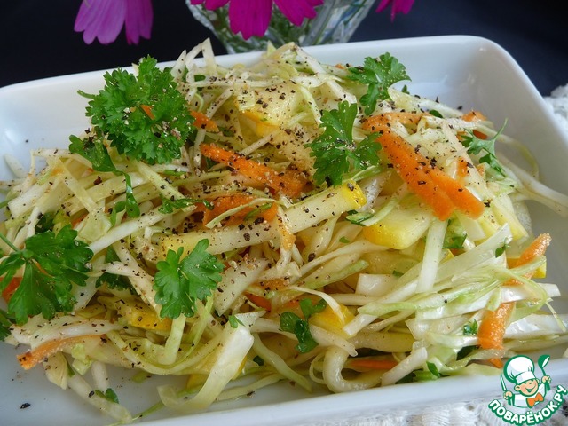 Salad zucchini with cabbage