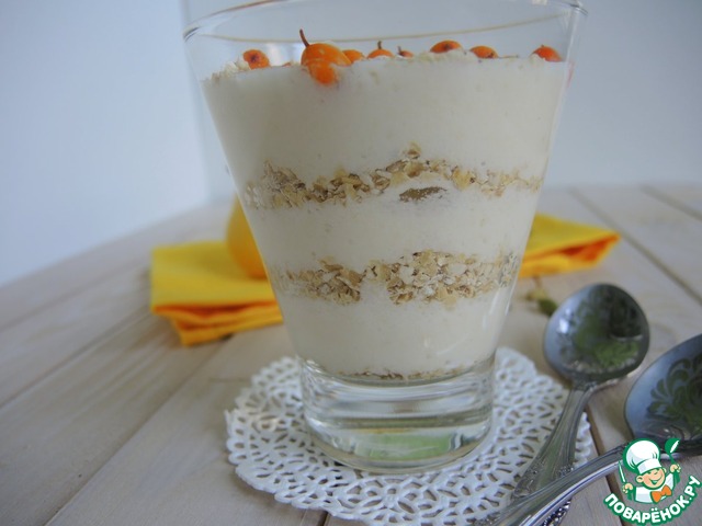 Smoothie with pear, cardamom and bran
