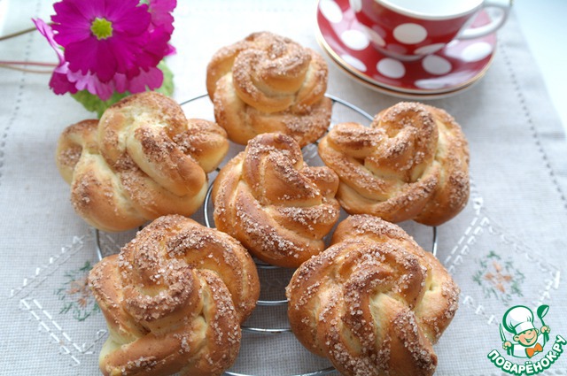 Gingerbread cinnamon rolls