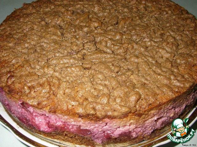 Pie with cottage cheese and cherries