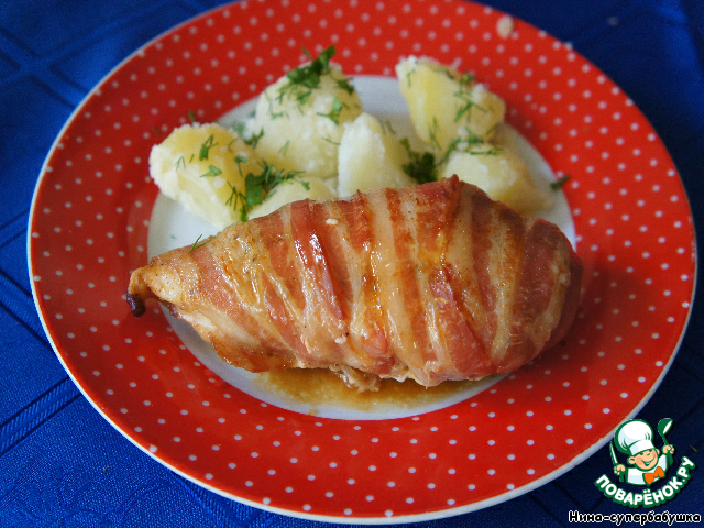 Stuffed breast baked in bacon