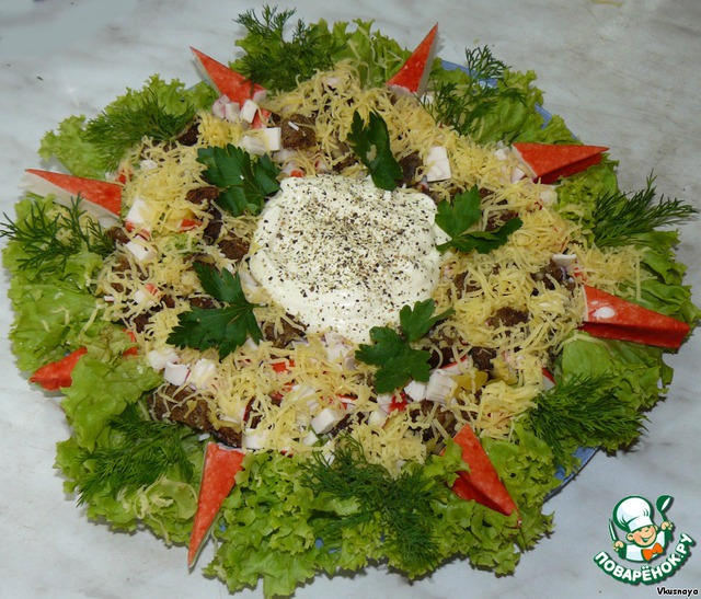 Salad with crab sticks and croutons of black bread