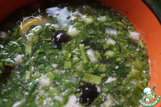 A light soup with rice and olives