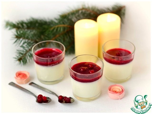 Vanilla Panna cotta with cranberry sauce