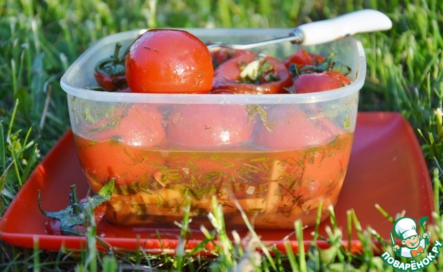 Marinated tomatoes for a picnic