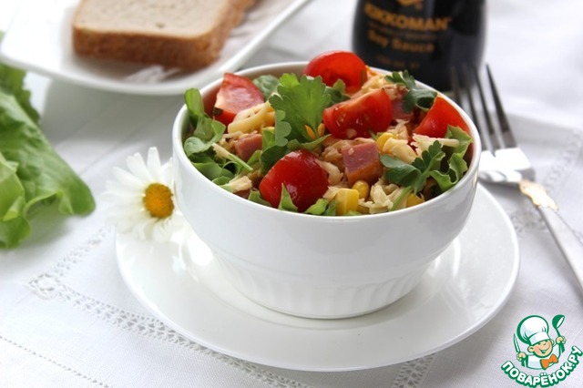 Salad with ham, corn and cheese