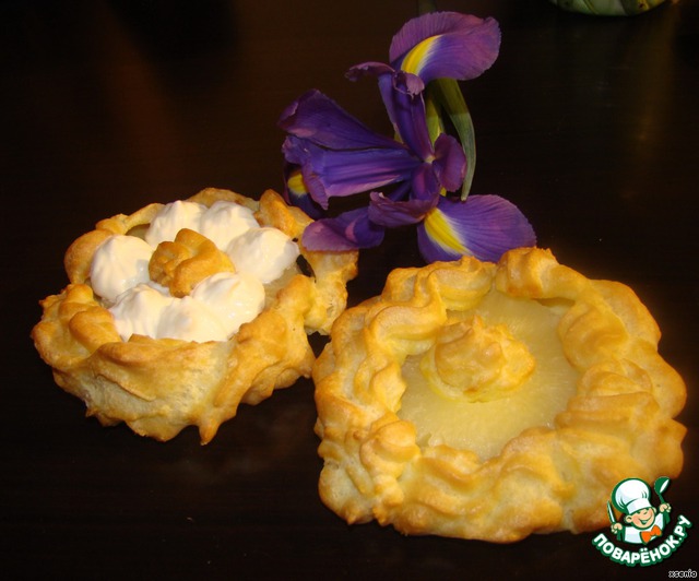 Cheesecake choux pastry with pineapple