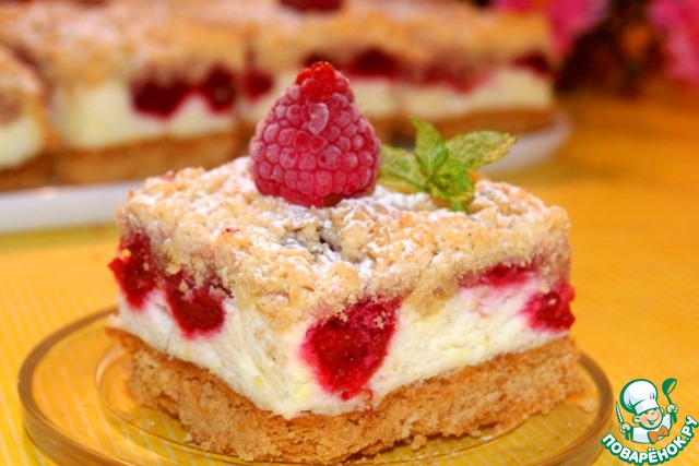 Cake with raspberries and air pudding