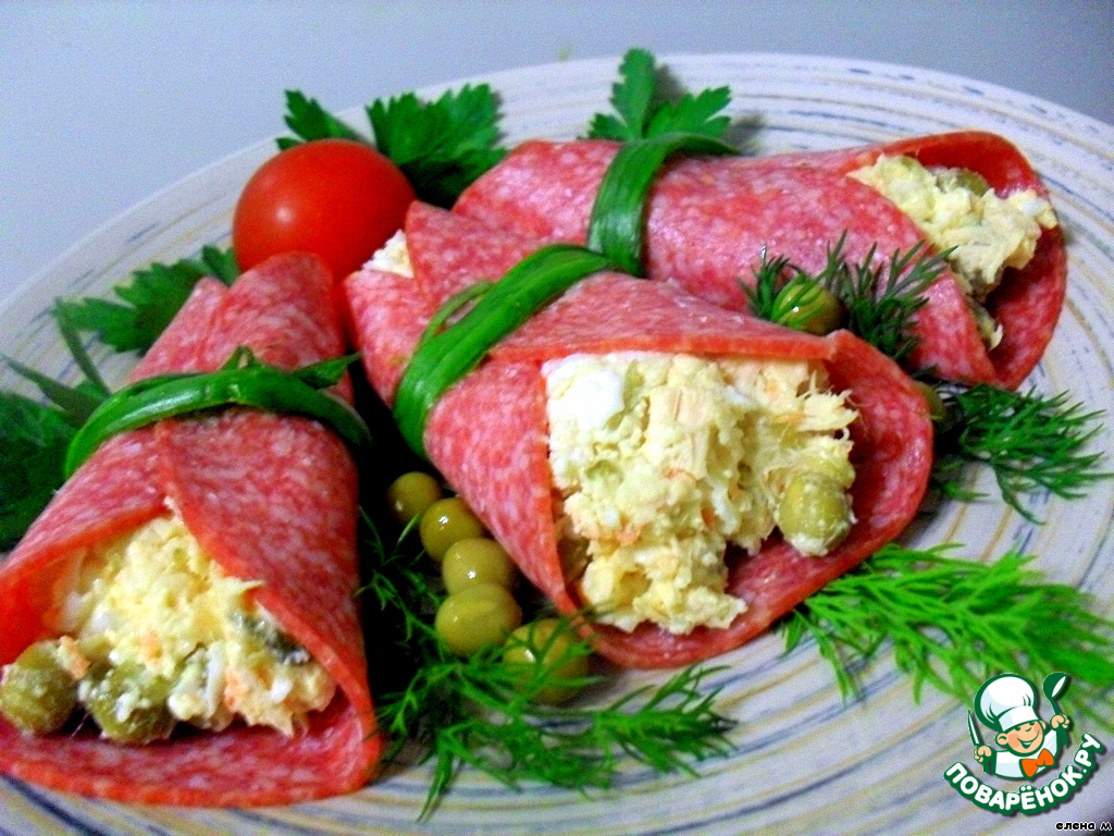 Закусочные рулеты из салями