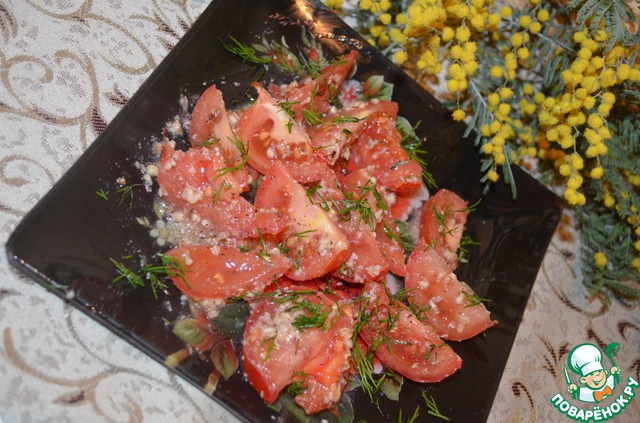 Salad with tomatoes and walnut-garlic dressing