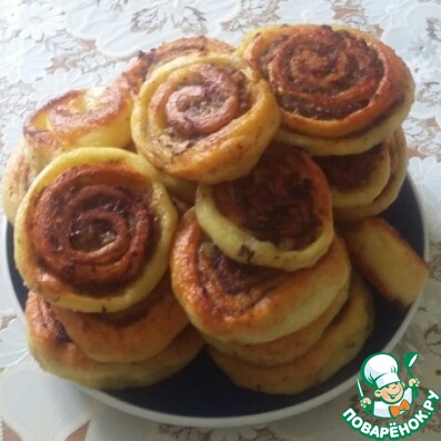 Shanezhki of dough with minced meat