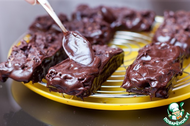 Chocolate-wafer candy with a blackcurrant jelly