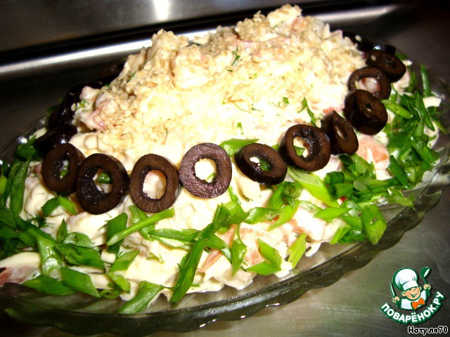 Squid salad, tomato and pineapple