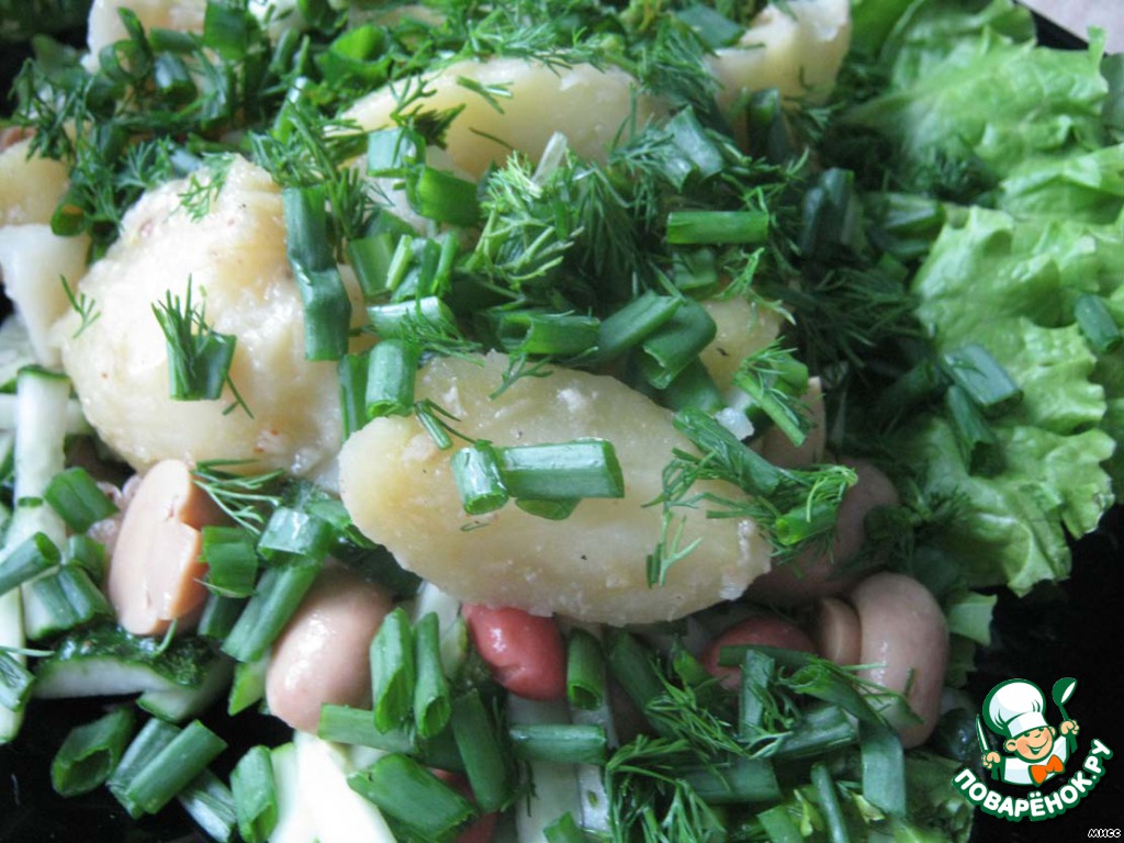 Warm salad with potatoes 