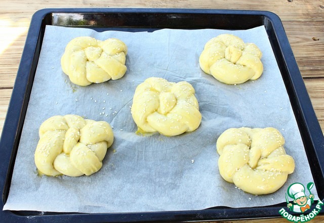 Buns with sesame seeds