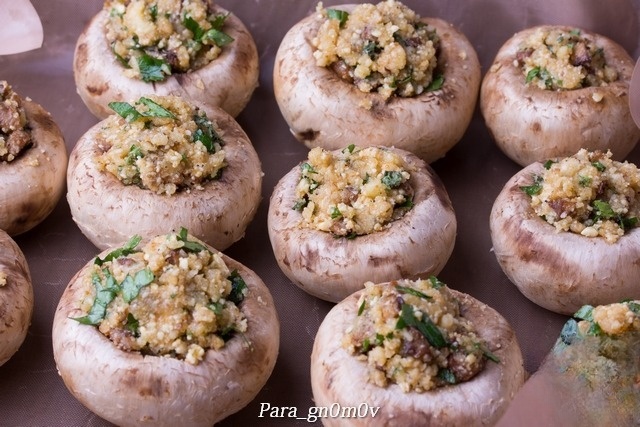 Mushrooms stuffed with walnuts, cheese and herbs
