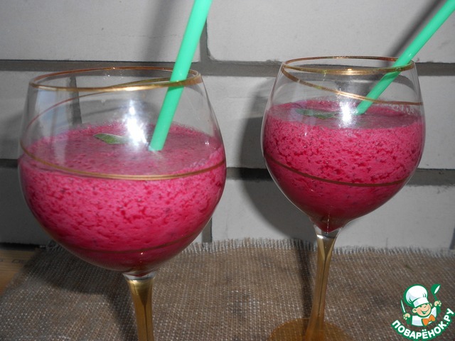 Blackcurrant cocktail