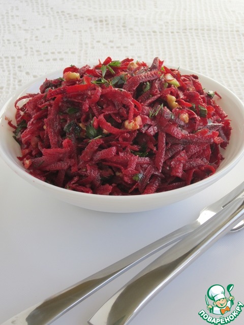 Beet salad with walnuts and herbs