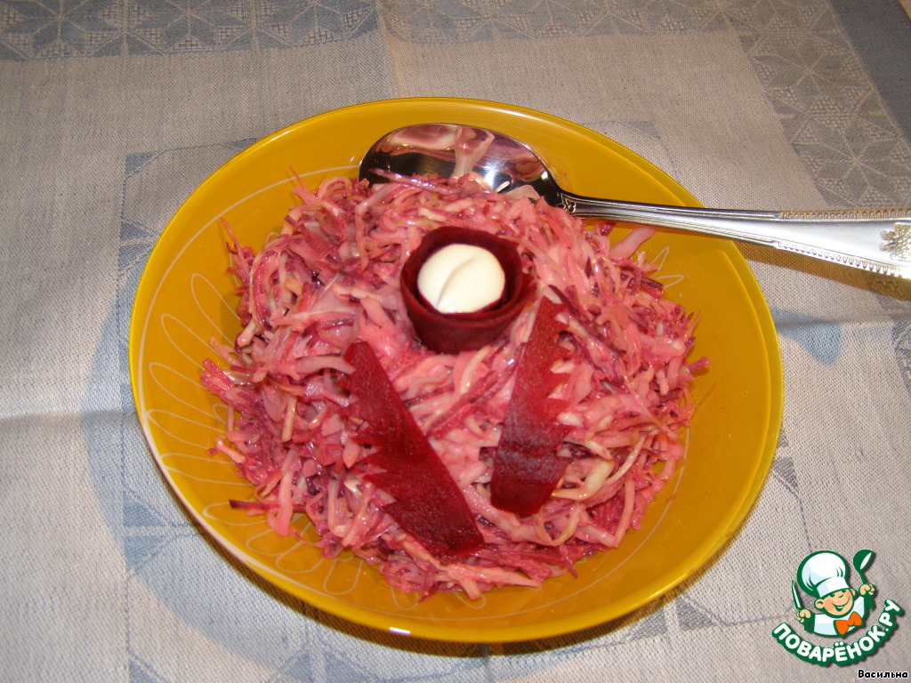 Cabbage salad with beets