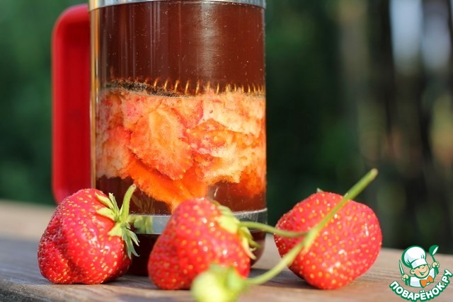 Strawberry-honey kvass