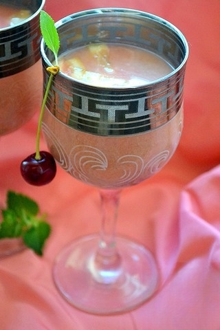 Cocktail alcoholic with a white kvass 