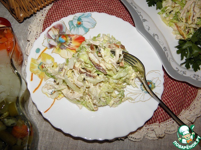 Cabbage salad with chicken and egg pancakes