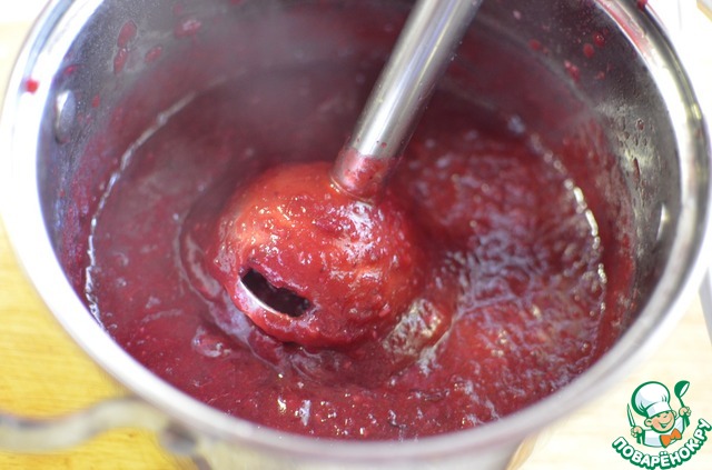 The sauce from the baked plums