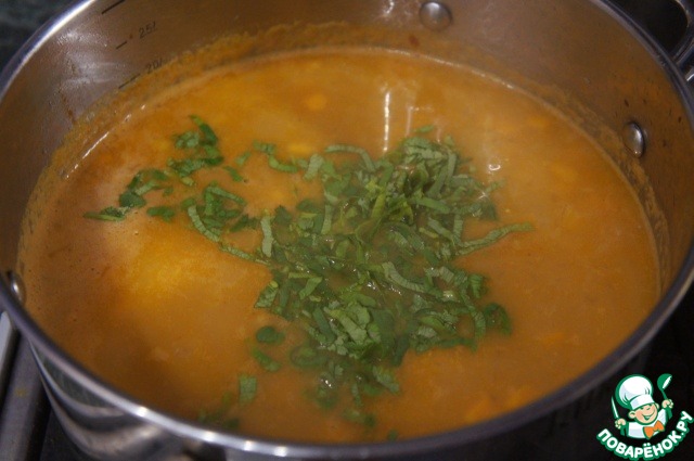 Pumpkin soup, lentils and coconut milk