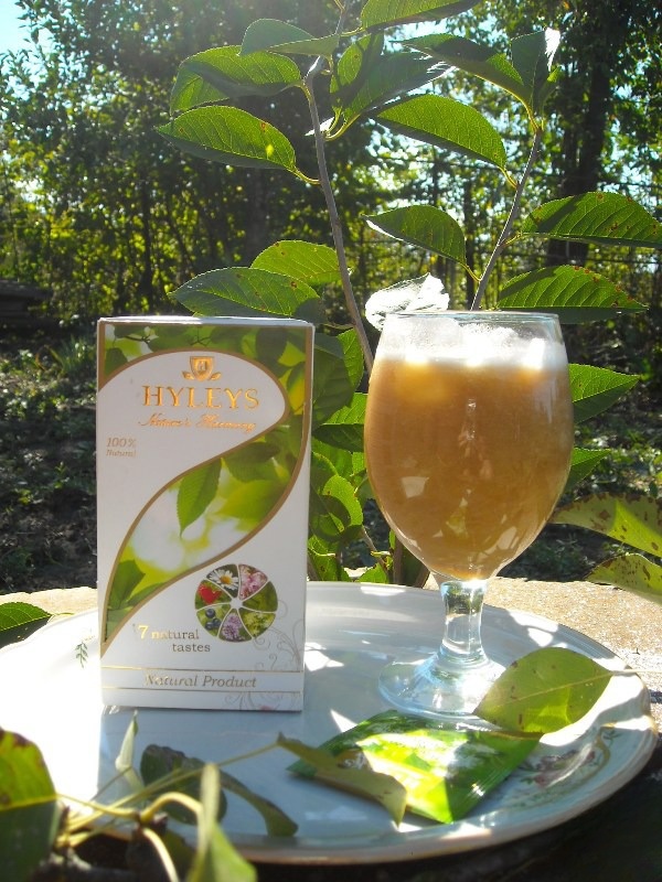 Tea and pear cocktail